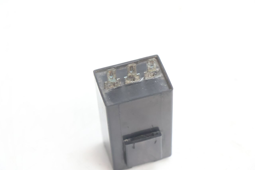 photo de CENTRALE CLIGNOTANTE PEUGEOT LUDIX ONE 50 (2004 - 2013) - Autre angle de vue