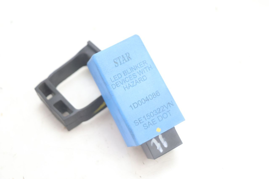 photo de CENTRALE CLIGNOTANTE PIAGGIO MP3 HPE 530 (2022 - 2026) - Vue principale