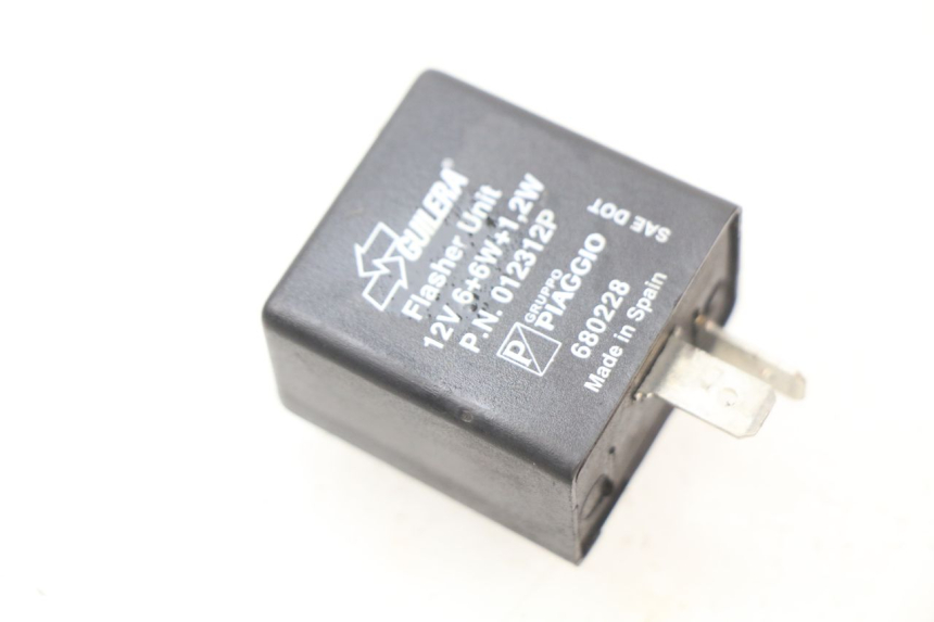 photo de CENTRALE CLIGNOTANTE PIAGGIO VESPA GTS IE ABS 300 (2016 - 2018)