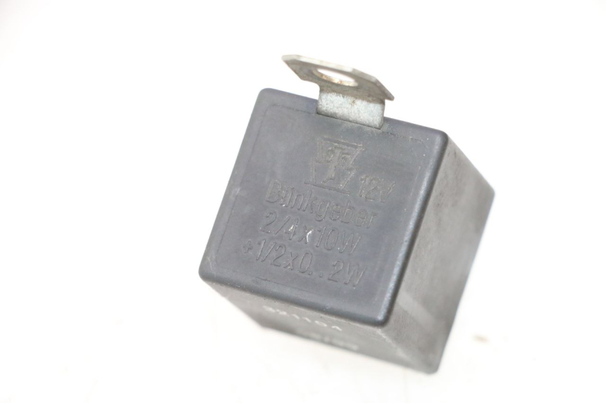 photo de CENTRALE CLIGNOTANTE MZ RT 125 (2000 - 2008) - Gros plan technique