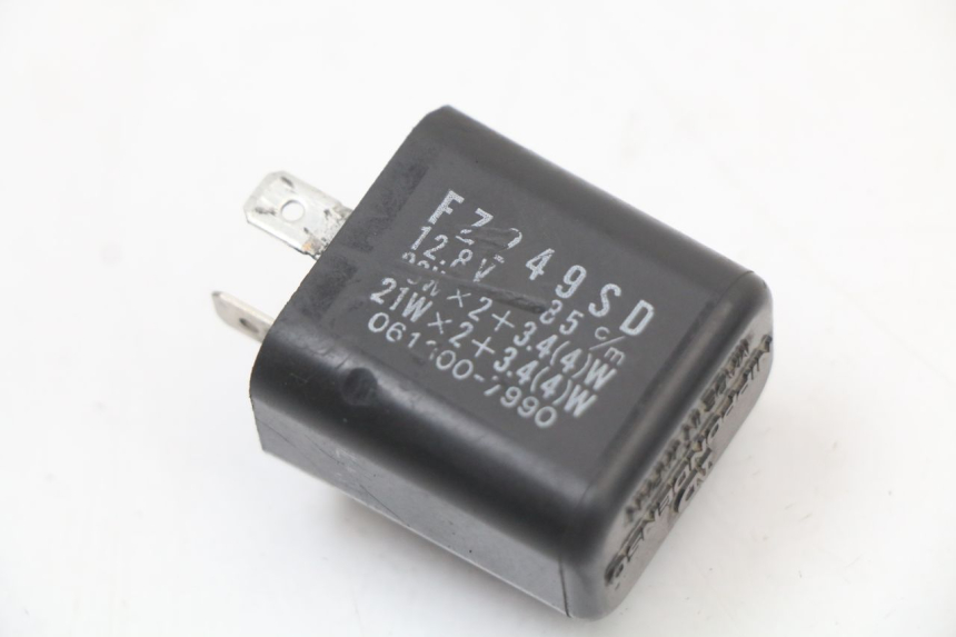 photo de CENTRALE CLIGNOTANTE SUZUKI GN 125 (1997 - 2000)