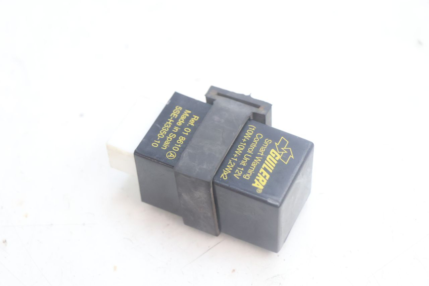 photo de CENTRALE CLIGNOTANTE YAMAHA XMAX X-MAX 125 (2006 - 2009) - Détail de la pièce