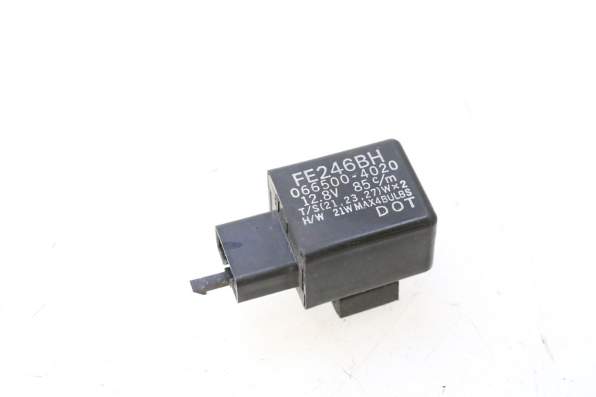 photo de CENTRALE CLIGNOTANTE YAMAHA XP T-MAX ABS 500 (2005 - 2005) - Vue principale