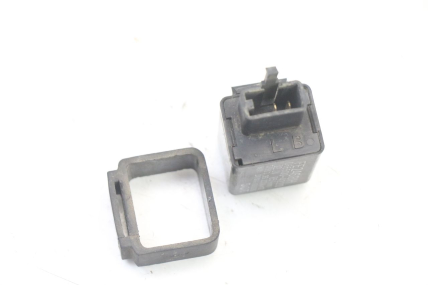 photo de CENTRALE CLIGNOTANTE YAMAHA FZS FAZER 600 (2001 - 2003)