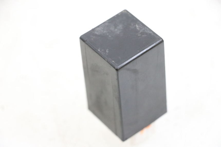 photo de CENTRALE CLIGNOTANTE YAMAHA YP MAJESTY 125 (2002 - 2006) - Zoom état d’usage