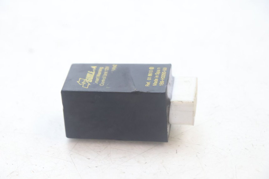 photo de CENTRALE CLIGNOTANTE YAMAHA YP MAJESTY 125 (2002 - 2006) - Zoom état d’usage