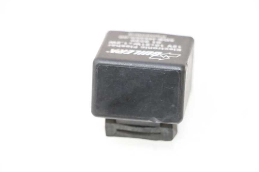 photo de CENTRALE CLIGNOTANTE YAMAHA YP MAJESTY 125 (1998 - 2001) - Autre angle de vue