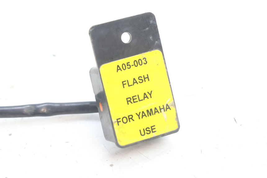 photo de CENTRALE CLIGNOTANTE YAMAHA YZF R6 600 (2008 - 2009) - Détail de la pièce