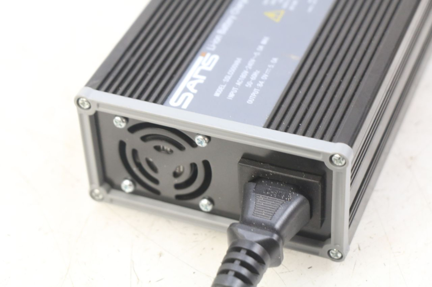 photo de CHARGEUR BATTERIE EFUN E2GO 1 (2017 - 2021)