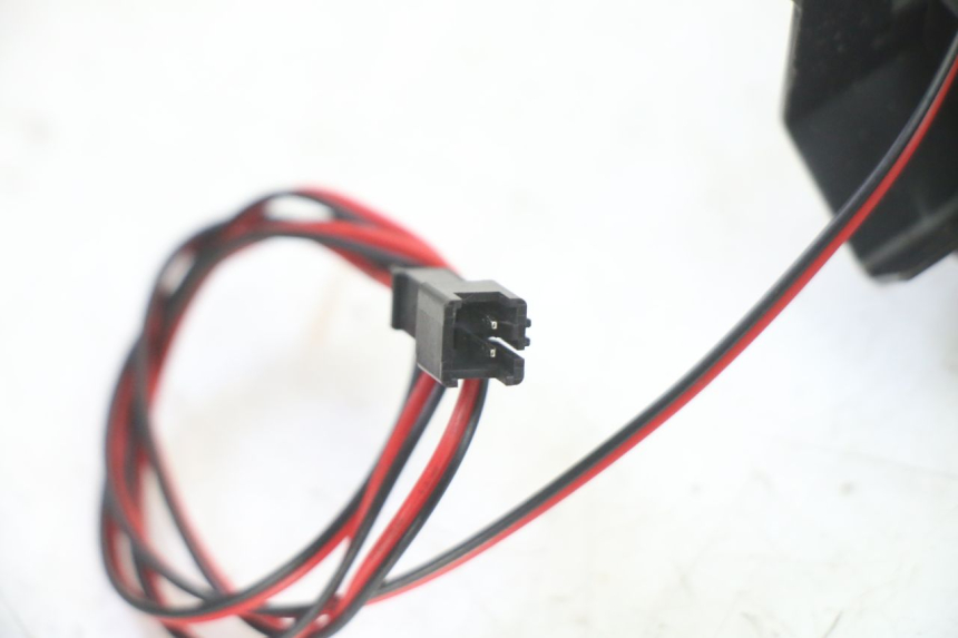 photo de CLIGNOTANT ARRIERE DROIT URBANGLIDE E-CROSS PRO 1