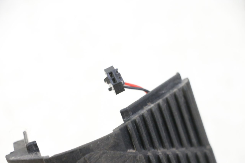 photo de CLIGNOTANT ARRIERE DROIT KUKIRIN G2 MASTER 1