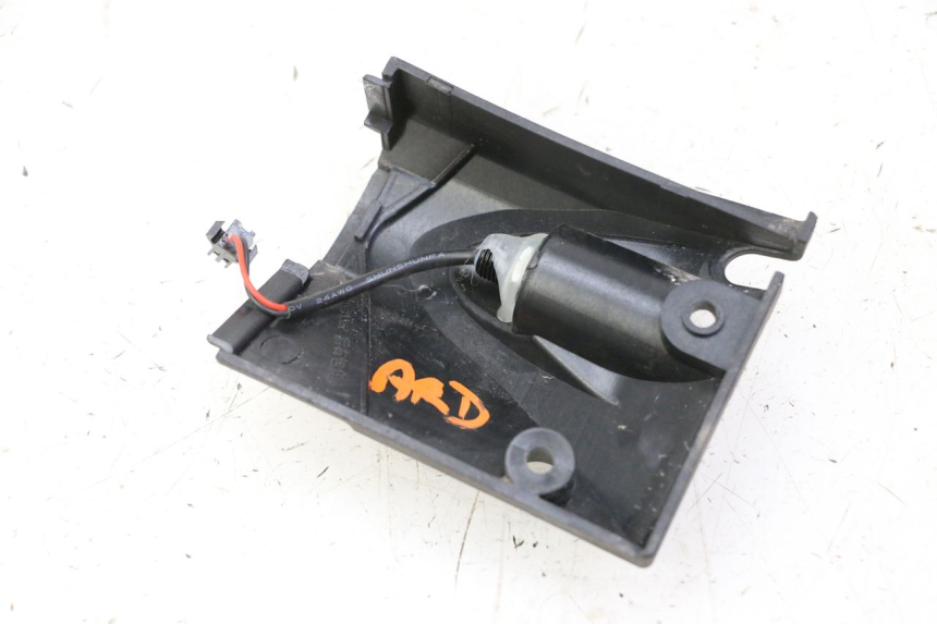 photo de CLIGNOTANT ARRIERE DROIT KUKIRIN G2 MASTER 1