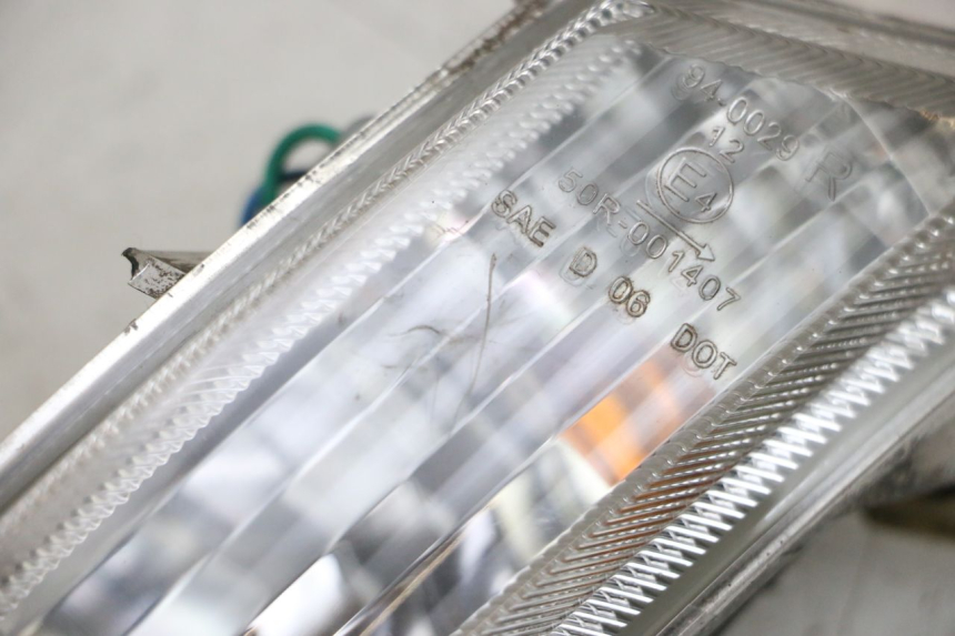 photo de CLIGNOTANT ARRIERE DROIT KYMCO LIKE 125 (2009 - 2016) - Autre angle de vue