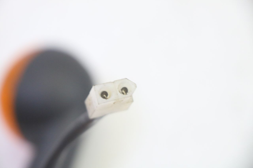 photo de CLIGNOTANT ARRIERE DROIT PEUGEOT LUDIX 50 (2005 - 2007) - Gros plan technique