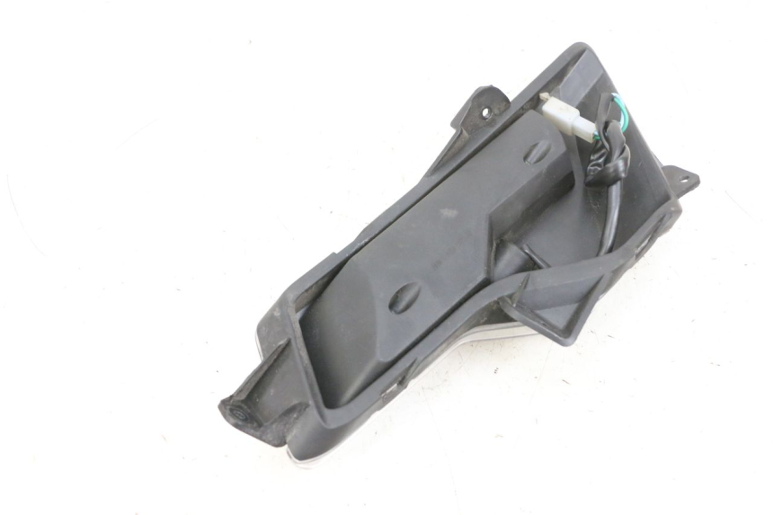 photo de CLIGNOTANT ARRIERE DROIT EFUN PUSA 1 - Points de fixation