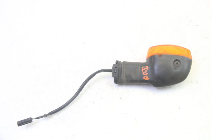 photo de CLIGNOTANT ARRIERE DROIT YAMAHA TDM ABS 900 (2002 - 2014) - Autre angle de vue