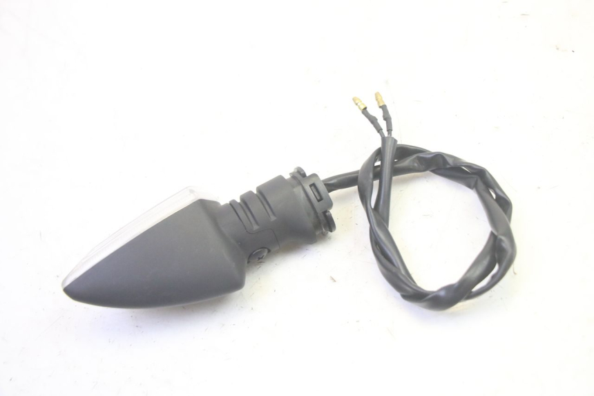 photo de CLIGNOTANT ARRIERE DROIT YAMAHA TRICITY 300 (2020 - 2024) - Gros plan technique