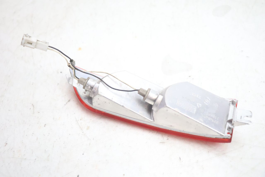 photo de CLIGNOTANT ARRIERE DROIT PIAGGIO X8 STREET 125 (2006 - 2007) - Points de fixation