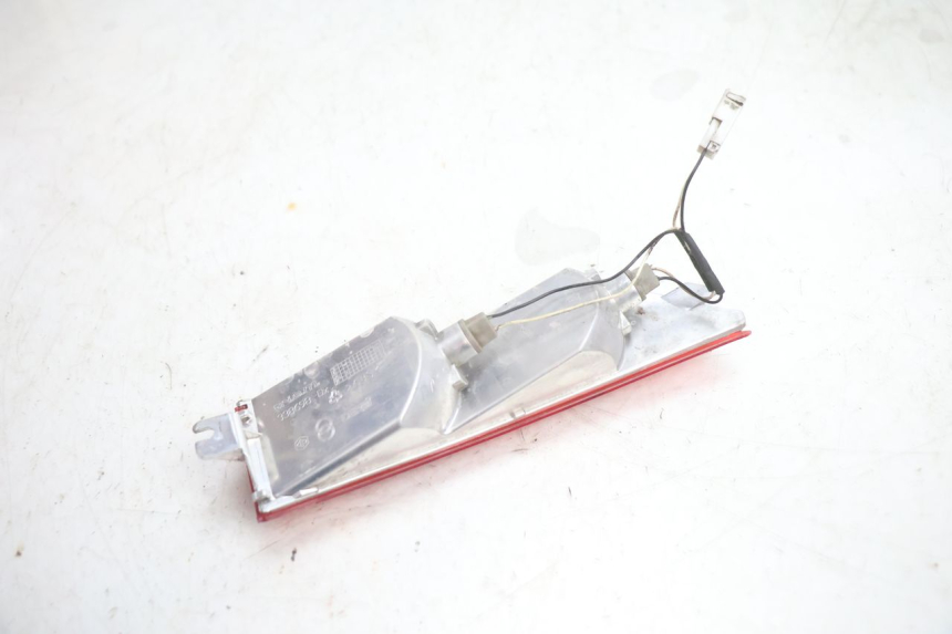 photo de CLIGNOTANT ARRIERE DROIT PIAGGIO X8 STREET 125 (2006 - 2007) - État de surface