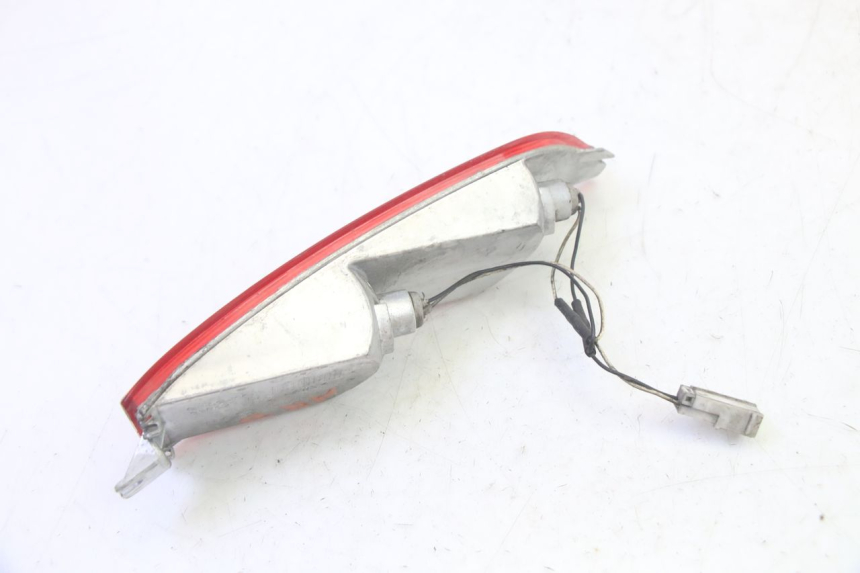 photo de CLIGNOTANT ARRIERE DROIT PIAGGIO X8 125 (2004 - 2007) - Points de fixation