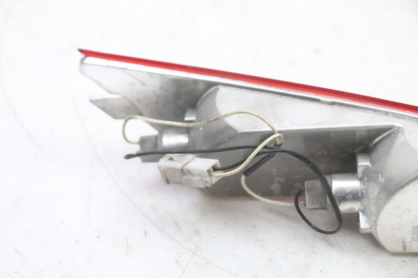 photo de CLIGNOTANT ARRIERE DROIT PIAGGIO XEVO - X EVO 125 (2007 - 2016) - Points de fixation