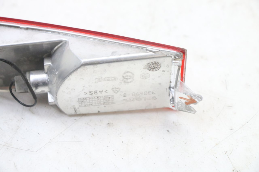 photo de CLIGNOTANT ARRIERE DROIT PIAGGIO XEVO - X EVO 125 (2007 - 2016) - État de surface