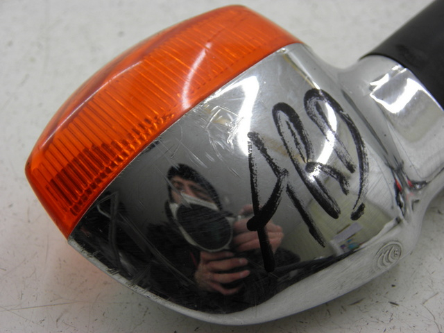 photo de CLIGNOTANT ARRIERE DROIT YAMAHA YBR CUSTOM 125 (2008 - 2010) - Détail de la pièce