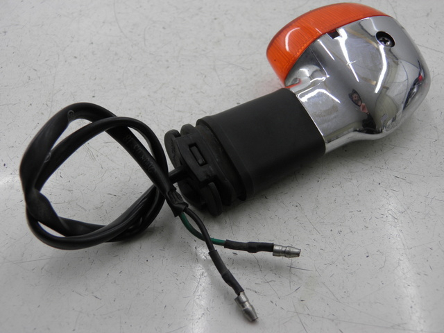 photo de CLIGNOTANT ARRIERE DROIT YAMAHA YBR CUSTOM 125 (2008 - 2010) - Autre angle de vue