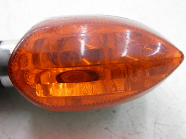 photo de CLIGNOTANT ARRIERE DROIT YAMAHA YBR CUSTOM 125 (2008 - 2010) - Points de fixation