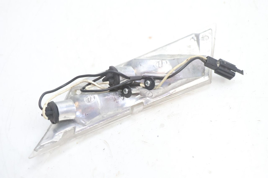 photo de CLIGNOTANT ARRIERE DROIT PIAGGIO ZIP 2T 50 (2009 - 2019) - Points de fixation