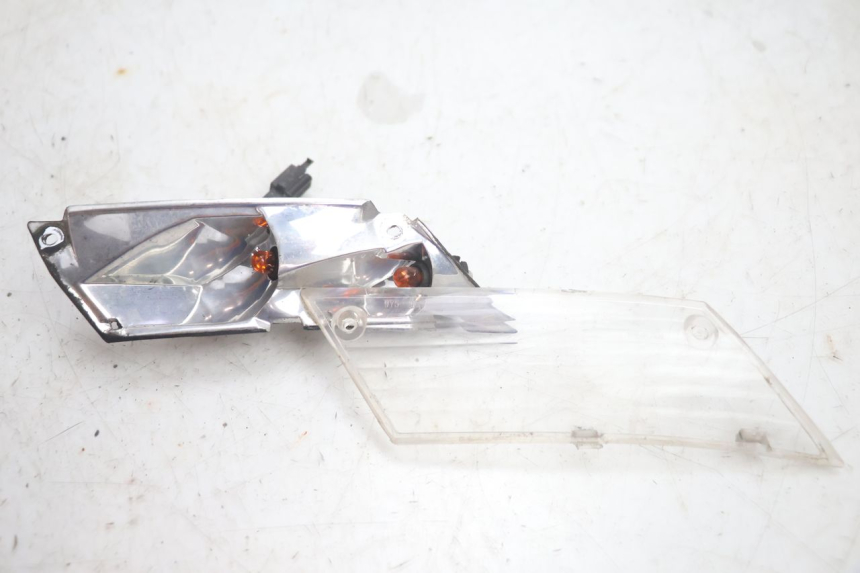 photo de CLIGNOTANT ARRIERE DROIT PIAGGIO ZIP IGET 4T 50 (2021 - 2023) - Autre angle de vue