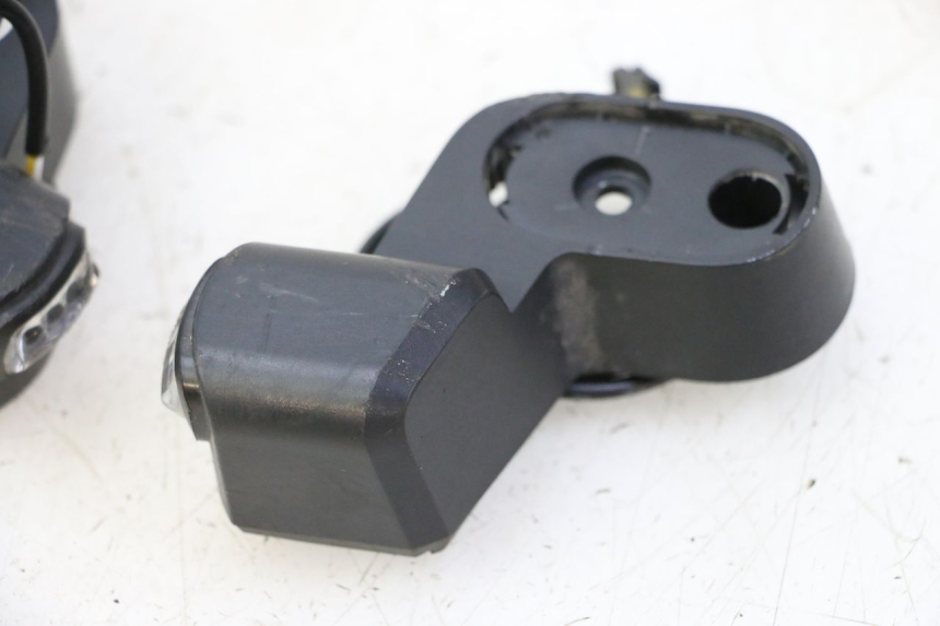 photo de CLIGNOTANT ARRIERE SEGWAY NINEBOT F65I 1