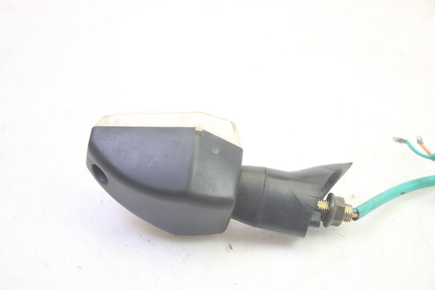 photo de CLIGNOTANT ARRIERE GAUCHE SYM CROX 4T 50 (2016 - 2023) - Gros plan technique