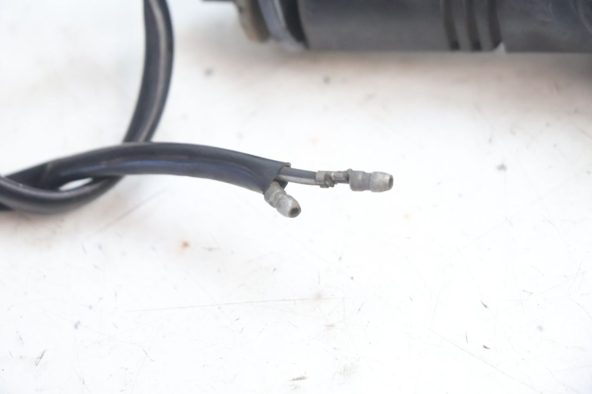 photo de CLIGNOTANT ARRIERE GAUCHE SUZUKI DR S 600 (1985 - 1989) - Points de fixation