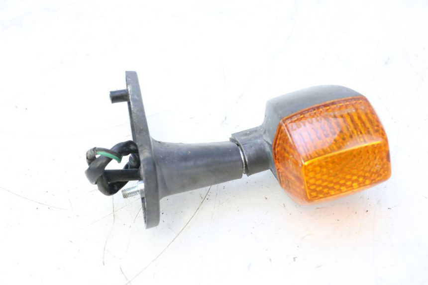 photo de CLIGNOTANT ARRIERE GAUCHE KAWASAKI GPX F ZX750F 750 (1986 - 1990) - Autre angle de vue