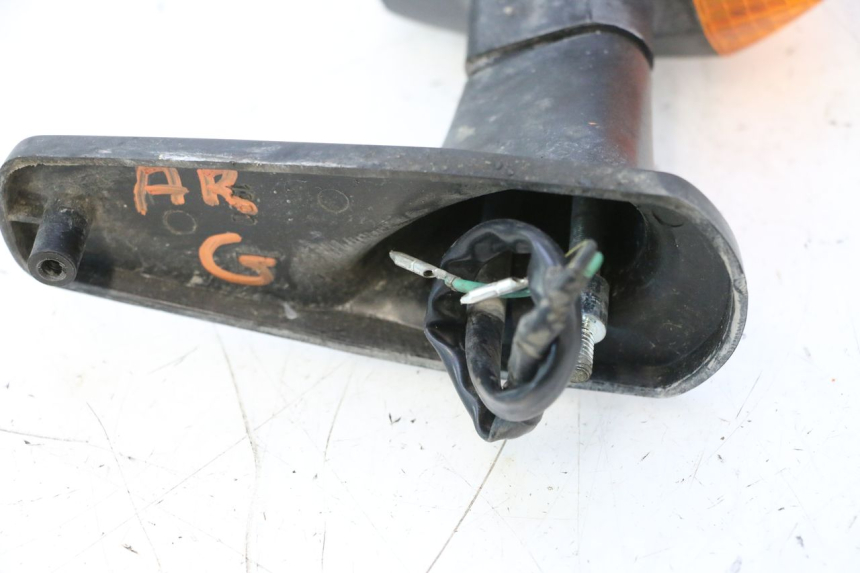 photo de CLIGNOTANT ARRIERE GAUCHE KAWASAKI GPX F ZX750F 750 (1986 - 1990) - Gros plan technique