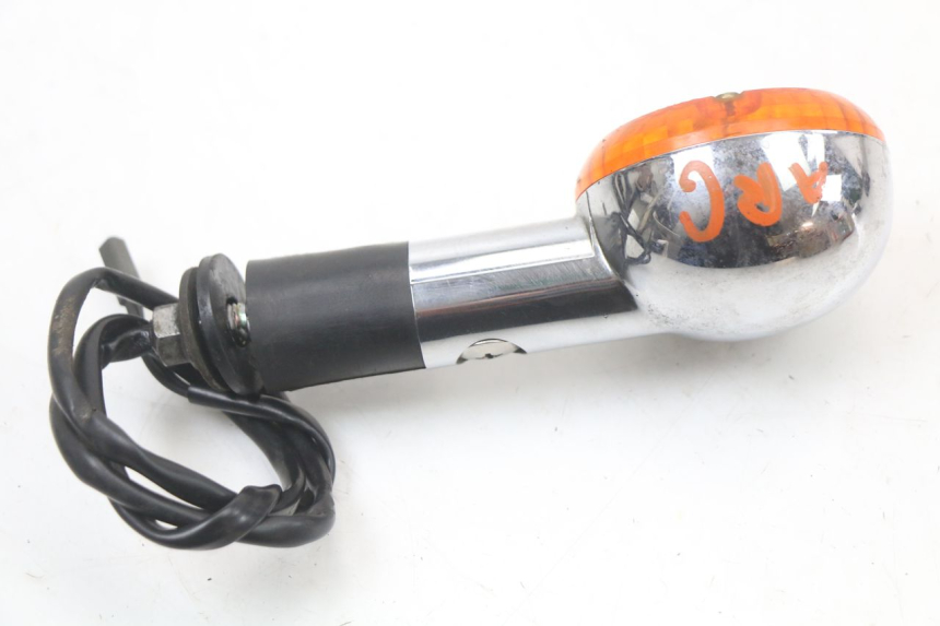 photo de CLIGNOTANT ARRIERE GAUCHE SUZUKI GZ MARAUDER 125 (1998 - 2004) - Autre angle de vue