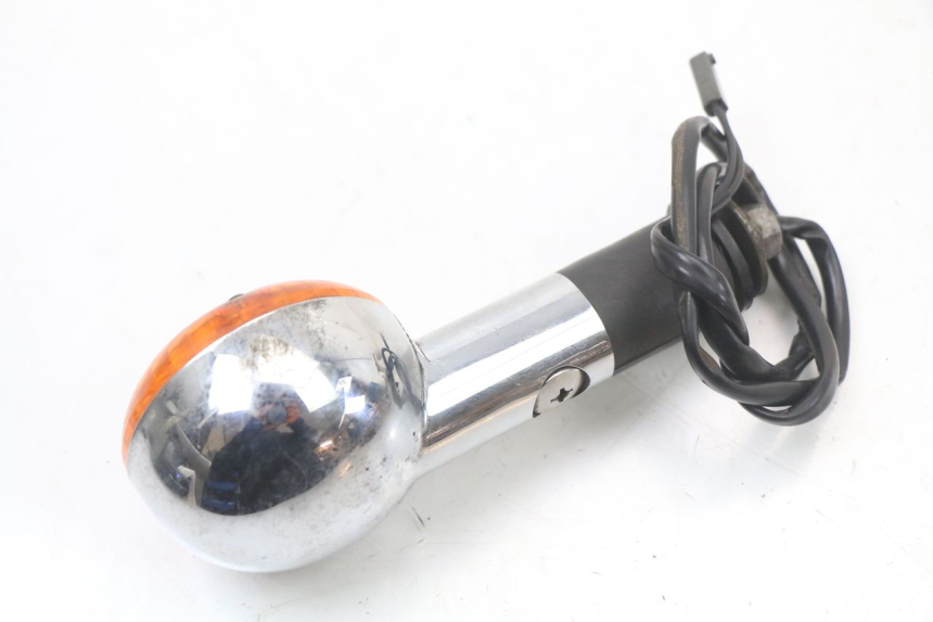 photo de CLIGNOTANT ARRIERE GAUCHE SUZUKI GZ MARAUDER 125 (1998 - 2004) - Vue d’ensemble