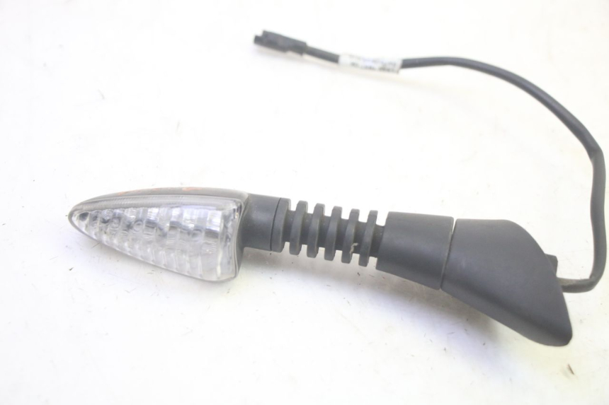 photo de CLIGNOTANT ARRIERE GAUCHE PIAGGIO MP3 HPE 350 (2018 - 2020) - Détail de la pièce