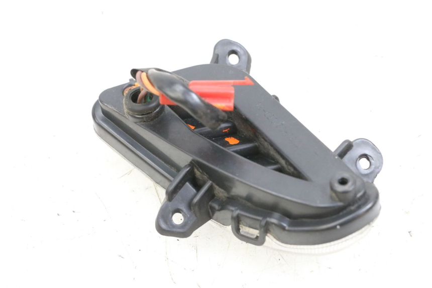 photo de CLIGNOTANT ARRIERE GAUCHE JM MOTORS OLDIES GT 4T 50 (2018 - 2025) - Gros plan technique