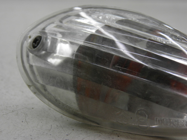 photo de CLIGNOTANT ARRIERE GAUCHE PIAGGIO LIBERTY 2T 50 (2004 - 2008) - Gros plan technique