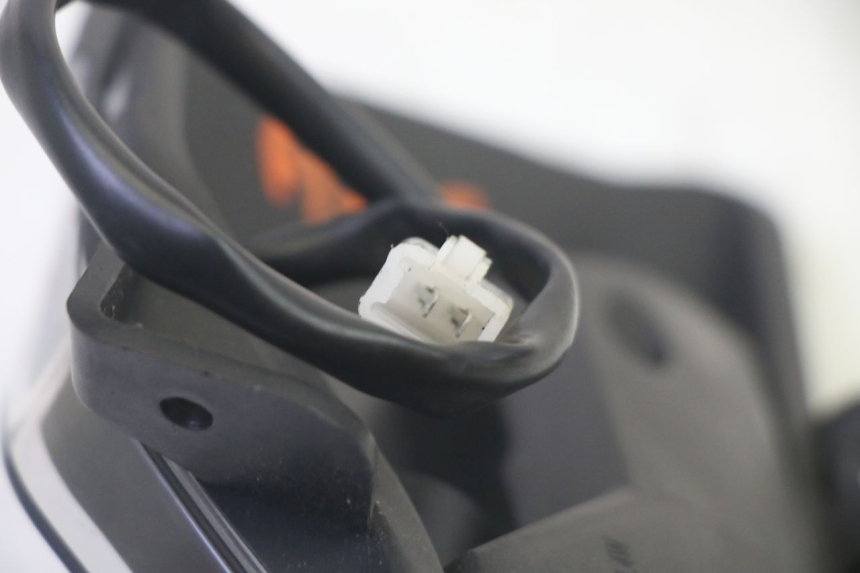 photo de CLIGNOTANT ARRIERE GAUCHE EFUN PUSA 1 - Points de fixation