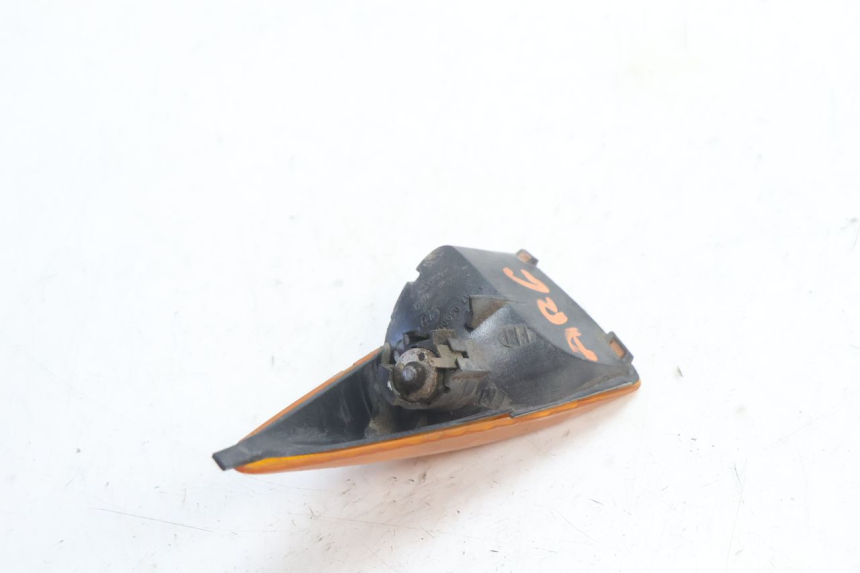 photo de CLIGNOTANT ARRIERE GAUCHE PEUGEOT SPEEDFIGHT LC 50 (1996 - 2002) - Gros plan technique