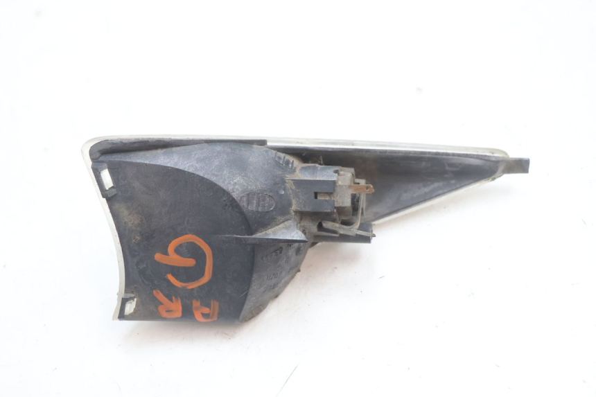 photo de CLIGNOTANT ARRIERE GAUCHE PEUGEOT SPEEDFIGHT LC 50 (1996 - 2002) - Gros plan technique