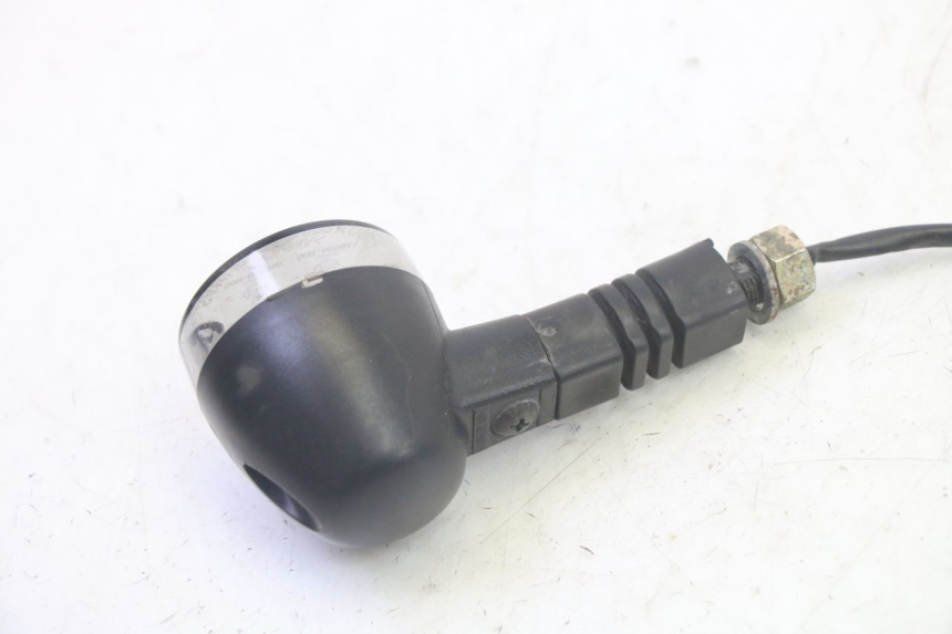 photo de CLIGNOTANT ARRIERE GAUCHE DAELIM VJ ROADWIN FI 125 (2008 - 2017) - Autre angle de vue