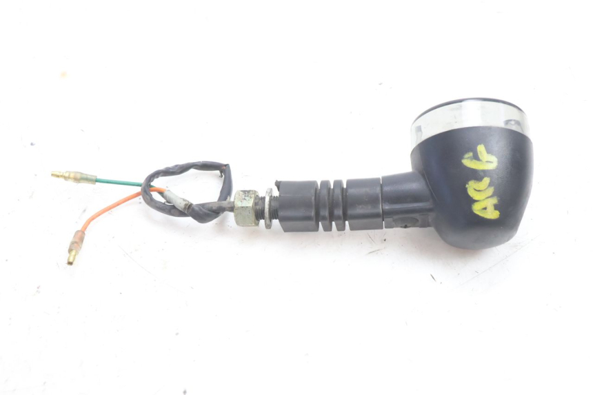 photo de CLIGNOTANT ARRIERE GAUCHE DAELIM VJ ROADWIN 125 (2004 - 2007) - Autre angle de vue