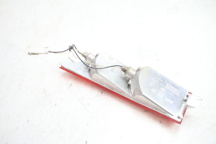 photo de CLIGNOTANT ARRIERE GAUCHE PIAGGIO X8 STREET 125 (2006 - 2007) - Points de fixation