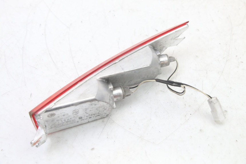 photo de CLIGNOTANT ARRIERE GAUCHE PIAGGIO XEVO - X EVO 125 (2007 - 2016) - Gros plan technique