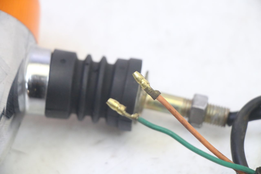 photo de CLIGNOTANT ARRIERE GAUCHE KYMCO ZING 125 (1997 - 2003) - Gros plan technique