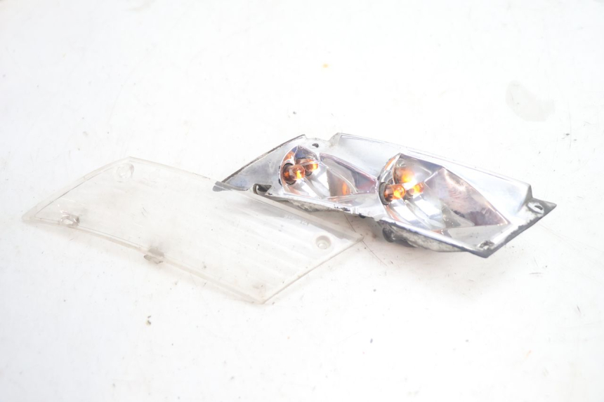 photo de CLIGNOTANT ARRIERE GAUCHE PIAGGIO ZIP IGET 4T 50 (2021 - 2023) - Autre angle de vue